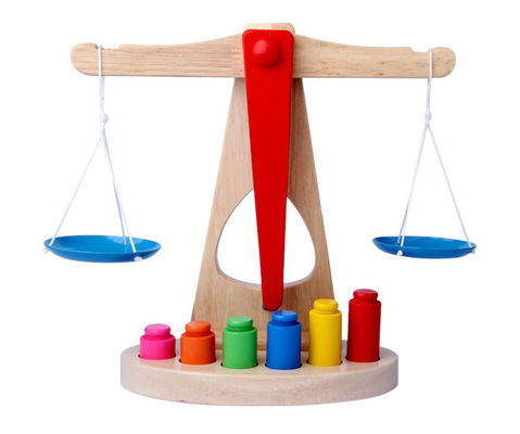 Wiegen 10CM der hölzernen Balancen-Skala Toy Montessori Balance Scale