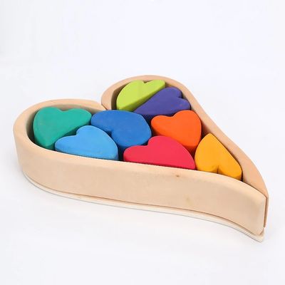 Nordischer hölzerner Regenbogen Jenga, der natürliche hölzerne Bausteine stapelt