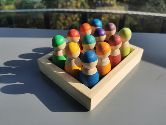 Hölzerner Regenbogen-Stapler-hölzernes Memorystick-Spiel Art Pegdoll