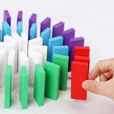 2cm automatischer Domino-Ziegelstein, der Toy Train Puzzle Natural Colored legt