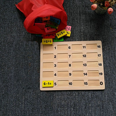 Stellten hölzerne Domino-Blöcke des basswood-120pc die Sammlung ein, die Montessori errichtet