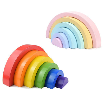 4.5cm Holzklotz-Spielwaren wölbten sich, Regenbogen-Blöcke stapelnd