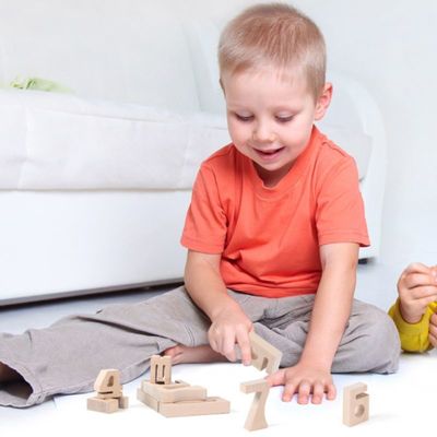 Hölzerne Zahl Balance Jenga blockiert riesige hölzerne Bausteine der Spielwaren-16cm