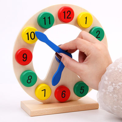 Bunte Zahl spielt hölzernes Montessori-Baby pädagogisches Aufklärung