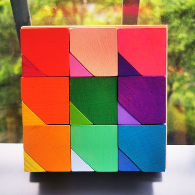 Regenbogen-hölzernes Blumen-Puzzlespiel-hölzerner Stein 2300g 4cm, der Spiel stapelt