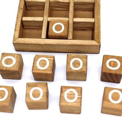 Hölzernes XO Spiel der pädagogischen Elternteil-Kinderinteraktions-