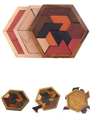 Sechseckige hölzerne Puzzlen des Montessori der Kinder