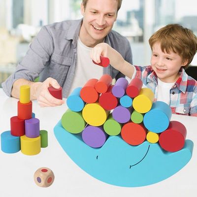 Hölzernes Montessori-Mond-Balancen-Spiel für das frühe Lernen