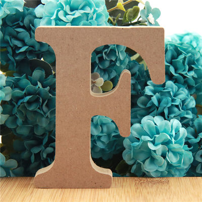 Ungiftiges stehendes 3.94in hölzernes Buchstabe-Alphabet für Hochzeit