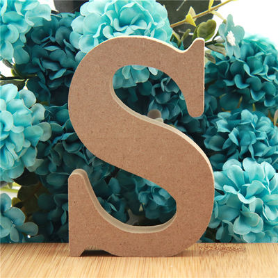 Ungiftiges stehendes 3.94in hölzernes Buchstabe-Alphabet für Hochzeit