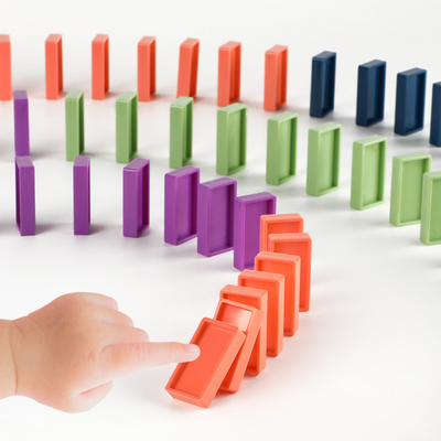 Kinderelektrische hölzerne Domino-Blöcke automatisches legendes pädagogisches DIY