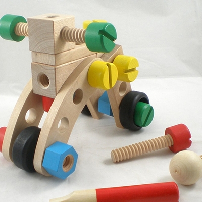 Der Nutzen-Intelligenz-Zerlegungs-Versammlungs-Auto Toy Solid Wood Assembly Intelligence der Kinder 30 Stücke schrauben Spielzeug