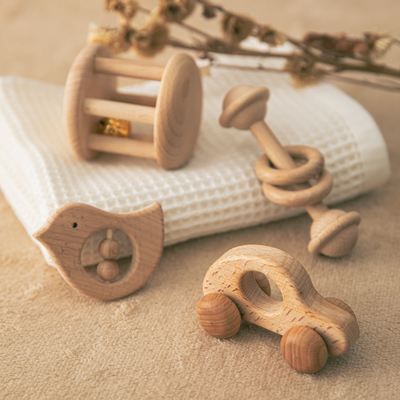 4 PC/Satz-Baby spielt musikalisches neugeborenes Geschenk natürliches hölzernes Geklapper Teether