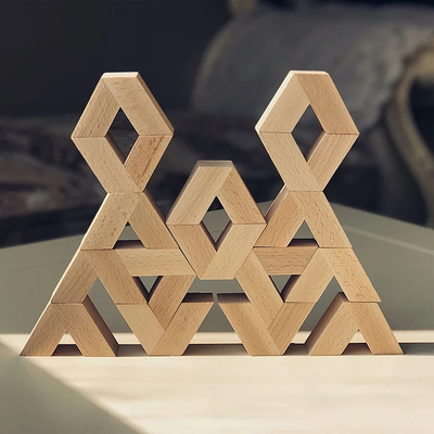 V-Form 16pcs hölzerne Montessori pädagogische stapelnde Blöcke natürliches großes hölzernes 3D Baustein-Spielwaren-Baby Unpaint zu