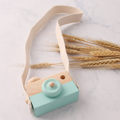 Lassen Sie uns 1Pc hölzernes Baby machen, das Spielwaren Kamera-Holz-Anhänger Montessori-Spielwaren für anwesendes Krankenpflege-Geschenk Kindhölzernes Diy umarbeiten