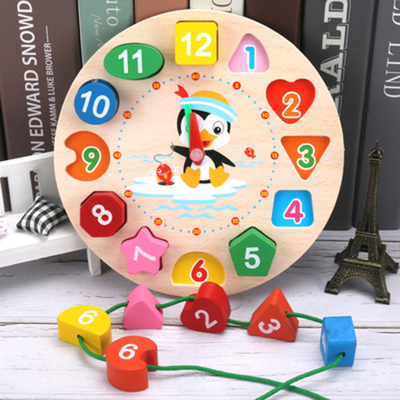 Bunte hölzerne perlenbesetzte Uhr Digital tierische pädagogische Perlen Montessori verwirrt die Geräte, die Uhr Toy Kid zusammenbringen