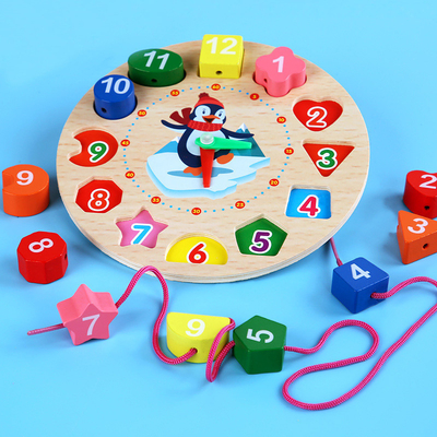 Bunte hölzerne perlenbesetzte Uhr Digital tierische pädagogische Perlen Montessori verwirrt die Geräte, die Uhr Toy Kid zusammenbringen