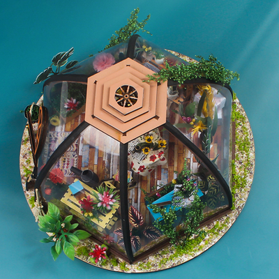 Hölzernes DIY-Miniaturpuppenhaus mit Licht-Batterie des Möbel-Gartenarbeit-Werkzeug-LED