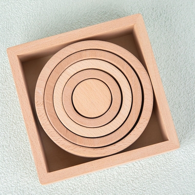 Hölzernes Stapler-Verschachtelungs-Puzzlespiel blockiert Montessori, der Spiel für Vorschule stapelt