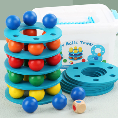 Hölzernes Montessori-Unisexbaby spielt die Kinder, die Spiel stapeln