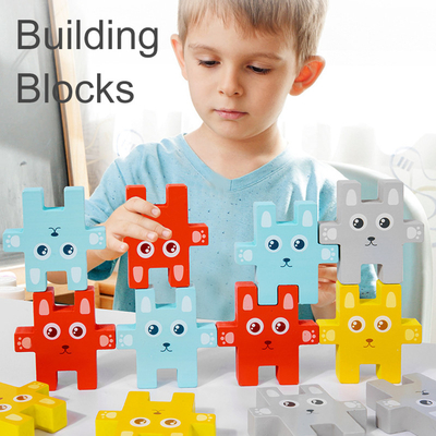 Kind-Montessori-Tier, das balancierende Spiele Block-Spielwaren-Kaninchen Jenga stapelt