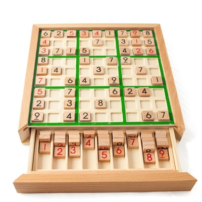 Kind-Sudoku-Schach-Buchen-internationale Kontrolleure, die Spieltisch falten