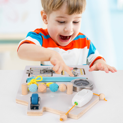 Faltendes Brett-Lebenskompetenzen-Training Montessori hölzernes beschäftigtes entriegelt