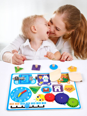 Hölzerne Kalender-Uhr Montessori, die Brett für Jungen-Mädchen freisetzt