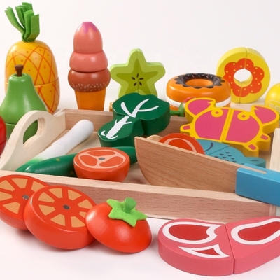 Simulations-hölzernes Schnittfrucht-Gemüse eingestellt für Küche