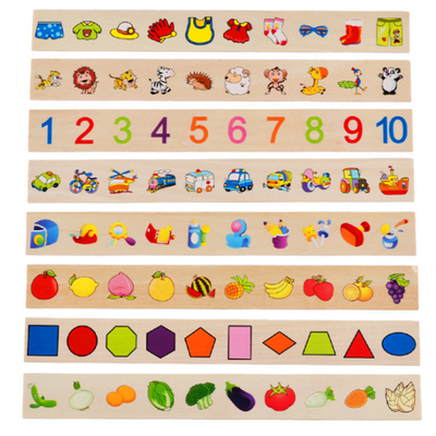 Hölzernes Montessori-Baby spielt mathematische Wissens-Klassifikation