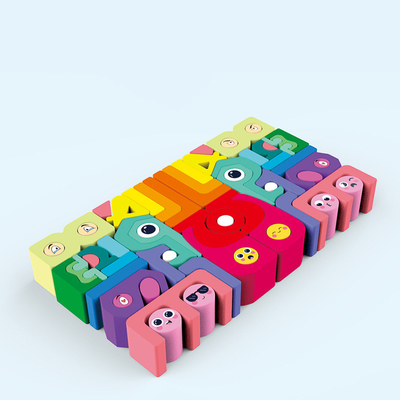 Hölzernes der Regenbogenbaustein der Kinder pädagogischen Montessori