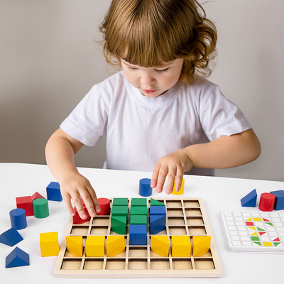 Unterrichtender Kinder kreatives Holzklotz-Puzzlespiel Montessori früh pädagogisch