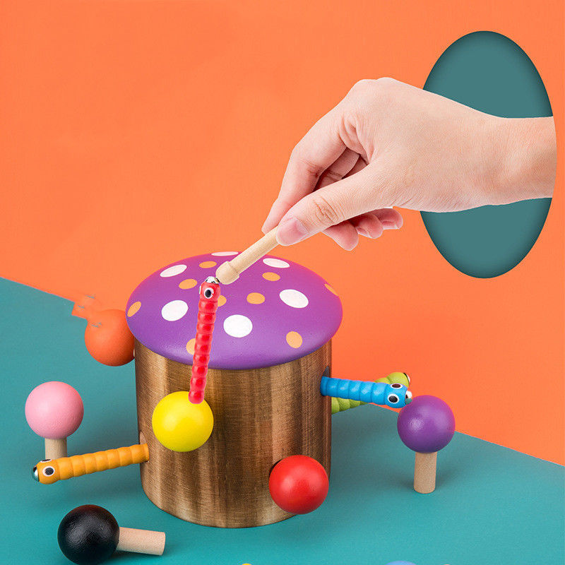 Hölzerner Fang das Wurm-Spiel für Augen-Koordinations-Training der Kinder Hand